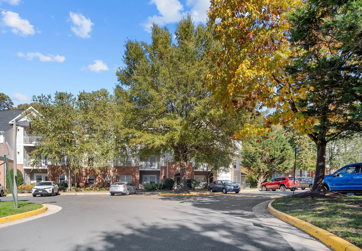 2 bed, 2.0 bath, 1050 sqft, $2,400 — Photo 3