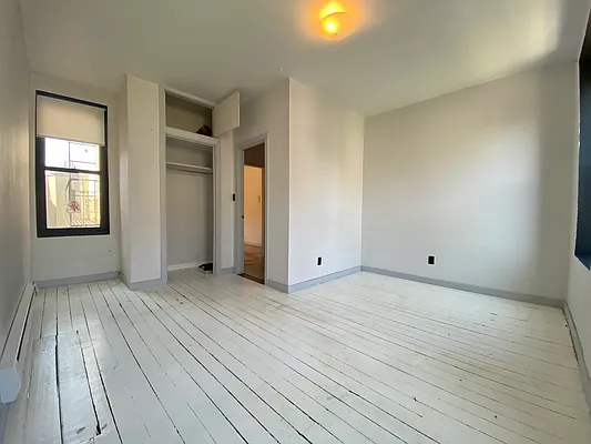 Rented by Safdie Realty Group | media 15