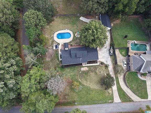 5th image of 21295 Leslie Dr