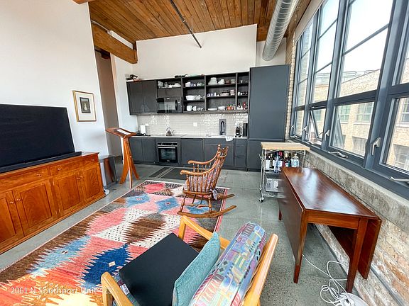 4th image of 2061-71 N Southport Ave #415