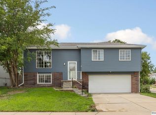6726 N 111th St, Omaha, NE 68164