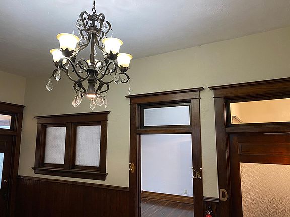 4th image of 618 1/2 S Main St