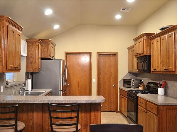 5th image of 1600 SE 18th St