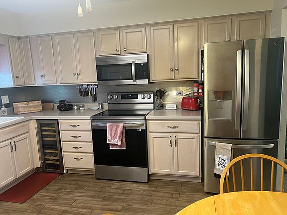 4th image of 7301 Dunwood Ct #114