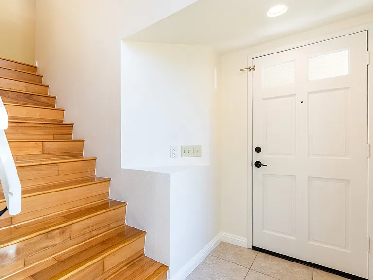 227 Stanford Ct — Photo 16