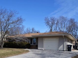 W184N8960 Saint James Dr, Menomonee Falls, WI