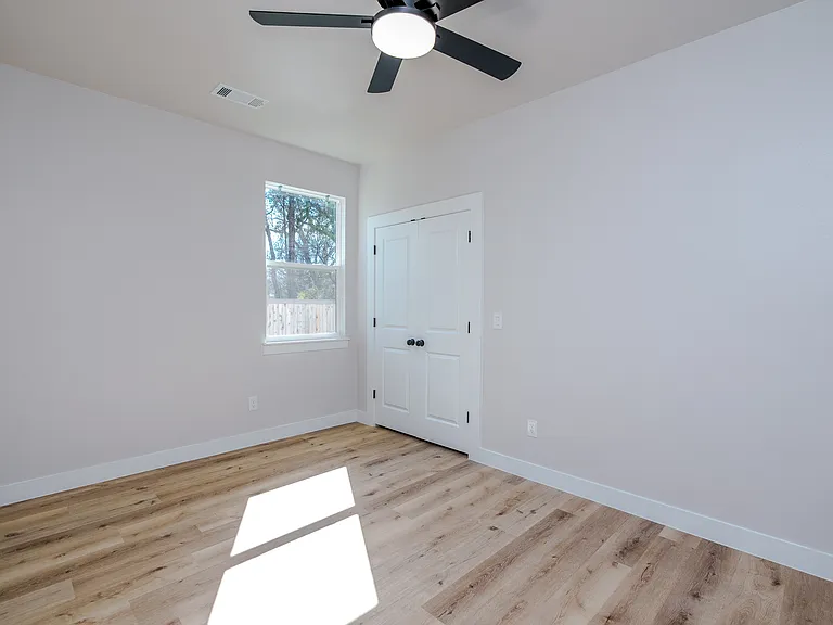 2231 Denison St — Photo 12
