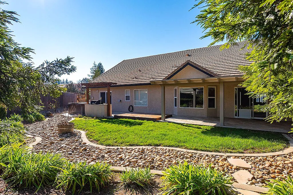 724 Saint Andrews Dr photo 1