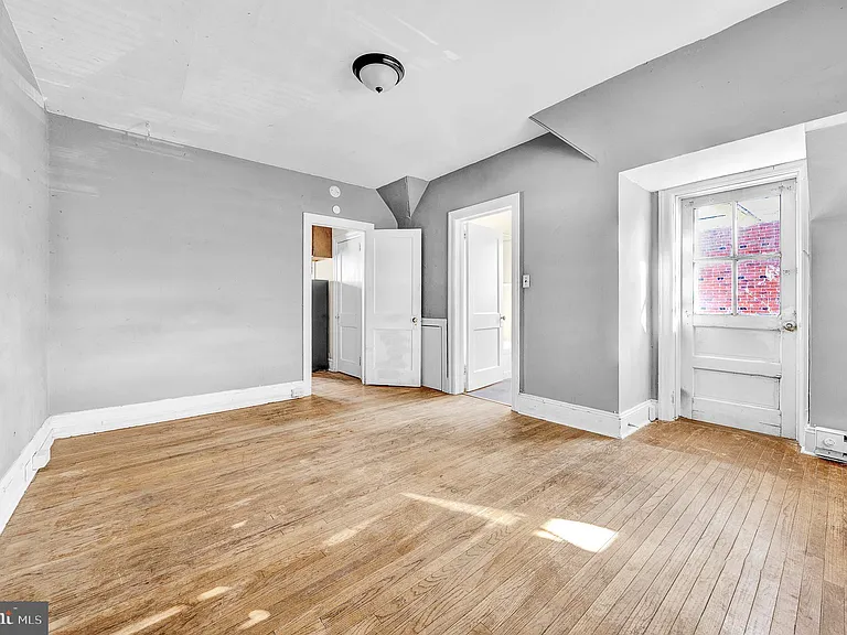 1020 W Main St — Photo 11