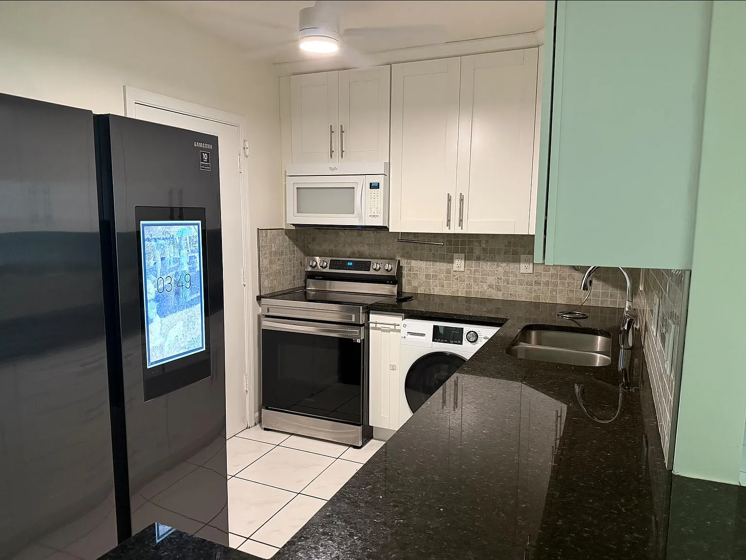 2 bed, 2.0 bath, 1030 sqft, $2,000 — Photo 1
