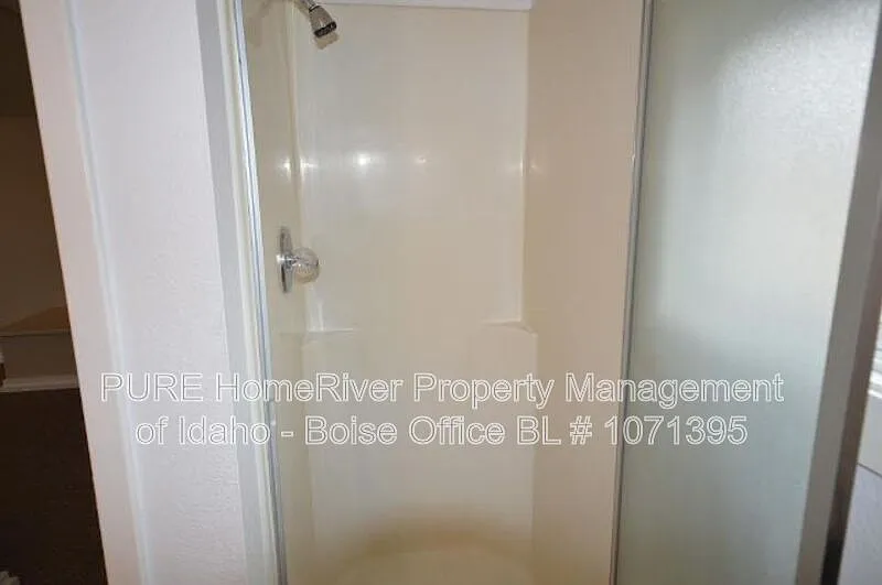 1 bed, 1.0 bath, 550 sqft, $995 — Photo 3