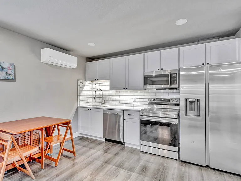 1611 Wood Ave #B — Photo 3