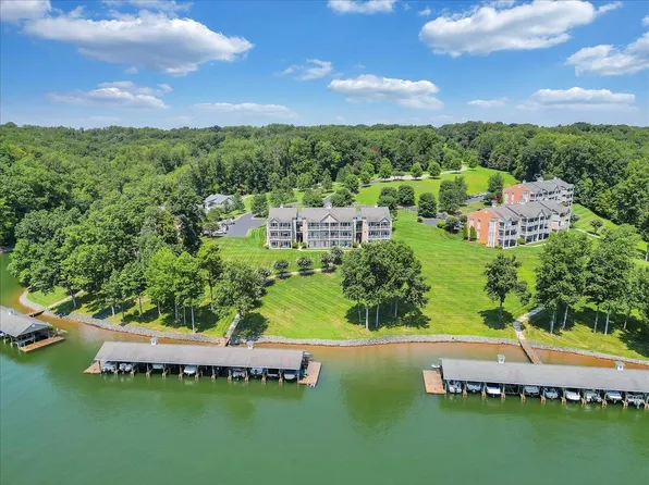 335 S Pointe Shore Dr, Moneta, VA 24121