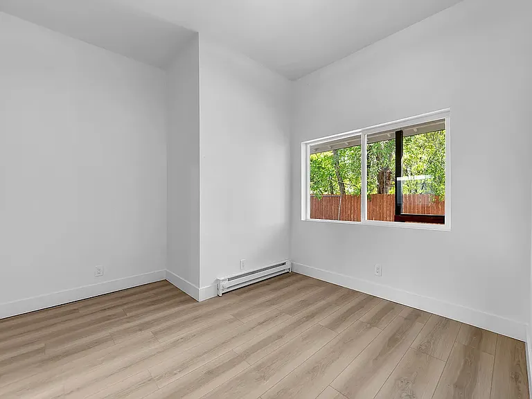 950 W 7th St #1 — Photo 10