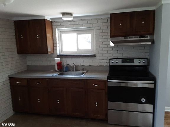 3rd image of 34 Hillside Dr