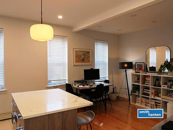 4th image of 129 Smith St Suite 1