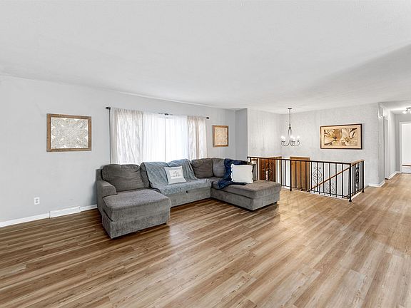 2nd image of 449 Regent Rd