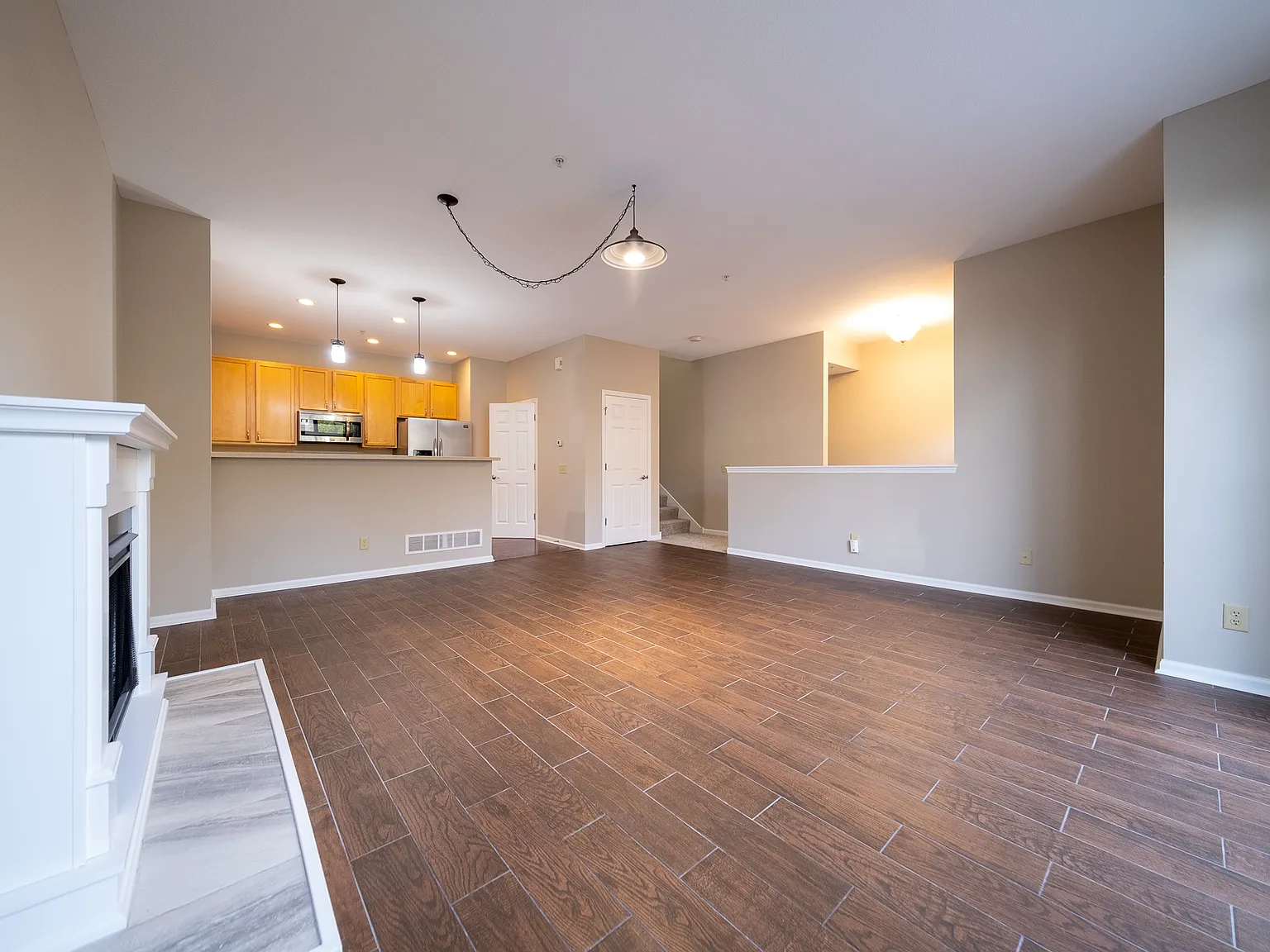Oakview Drive North, Maple Grove (8107) MJ KZ1 - 1 — Photo 3