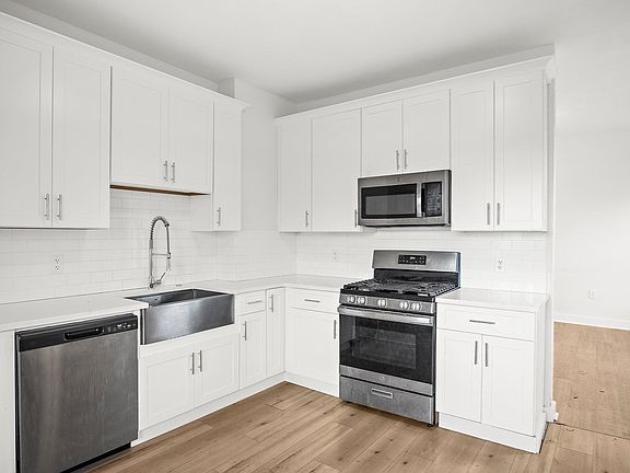 5th image of 252-254 Magnolia St