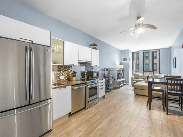 346 Congress St Unit 203, Boston, MA 02210