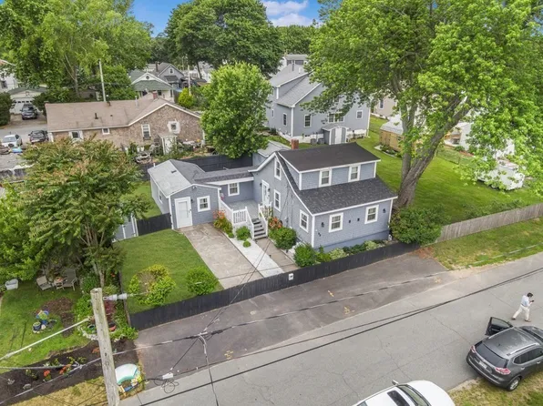 99 Pond St, Swansea, MA 02777