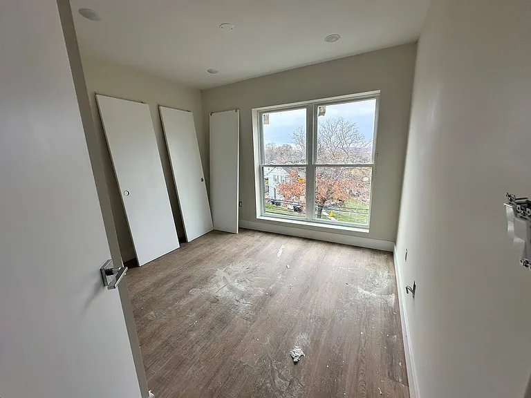 52nd Street Residences — Photo 36