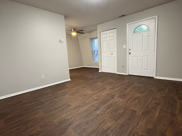 Vernon Cove Apartments — Photo 10