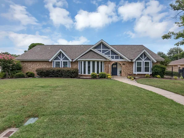 312 W Louella Dr, Hurst, TX 76054
