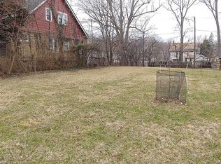1560 S Taylor Rd, Cleveland Heights, OH 44118