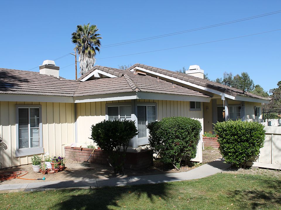 1st image of 41393 Avenida De La Reina