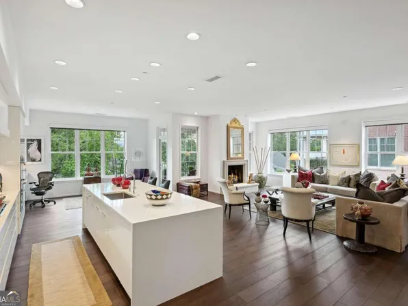 229 Peachtree Hills Ave NE Unit 447, Atlanta, GA 30305