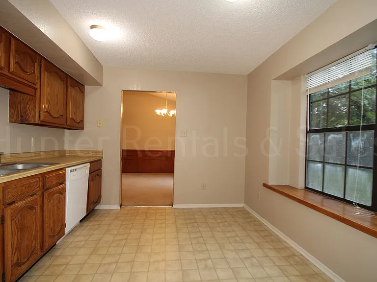 1905 Meadowbrook Dr — Photo 9