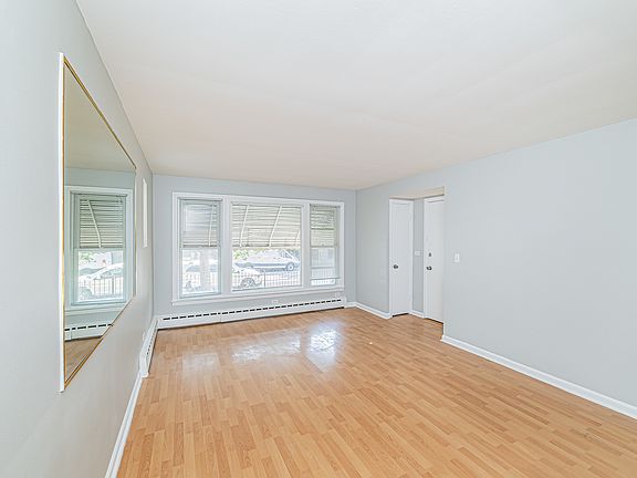 2nd image of 1040 N Lavergne Ave