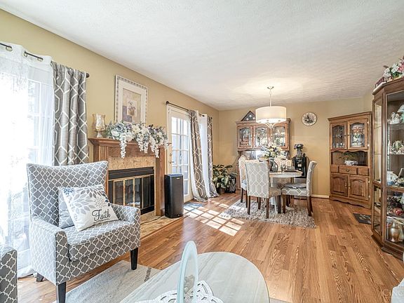 5th image of 495 Clubhouse Dr