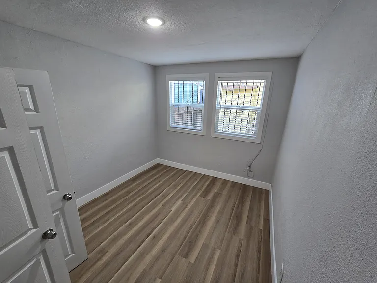 2928 Schyler St — Photo 22