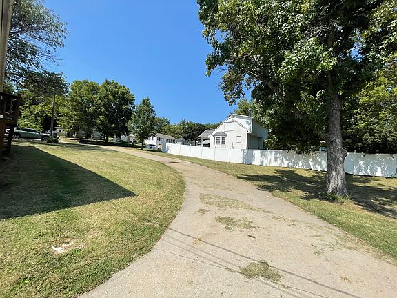 5th image of 8035 Euclid Ave
