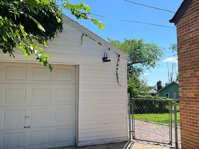3817 B Ave NE — Photo 25