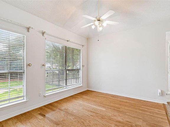 4th image of 13 Dumaine Dr
