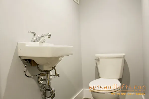 Rented by aptsandlofts.com | media 43