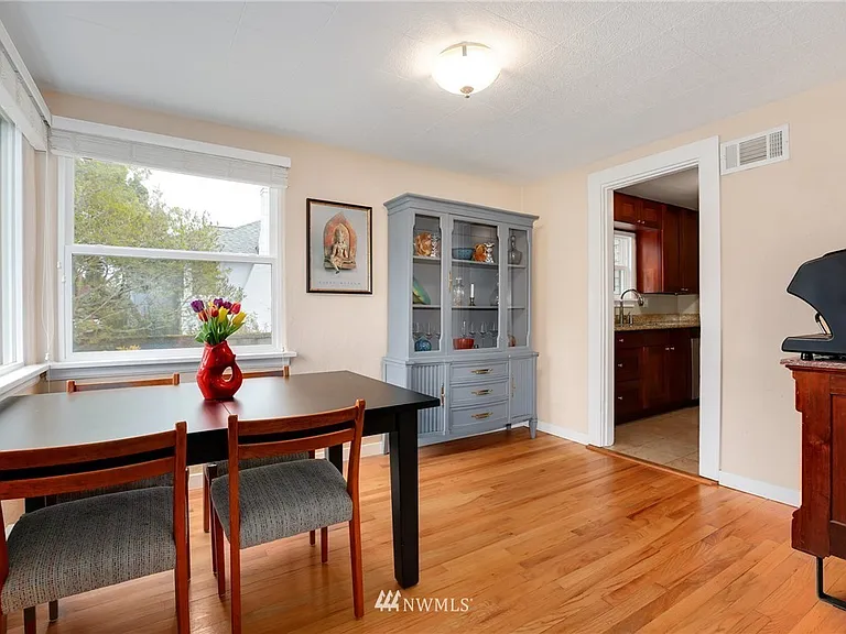 6542 23rd Ave NE — Photo 4