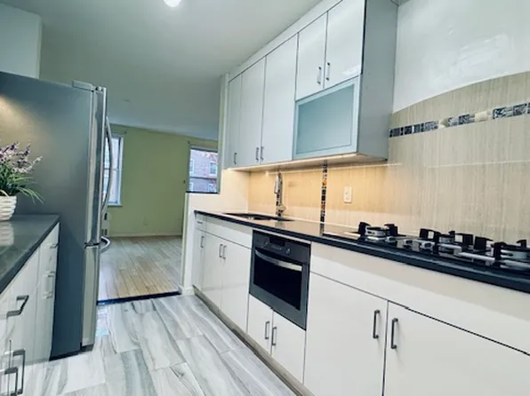 142-05 Roosevelt Avenue image 8 of 13