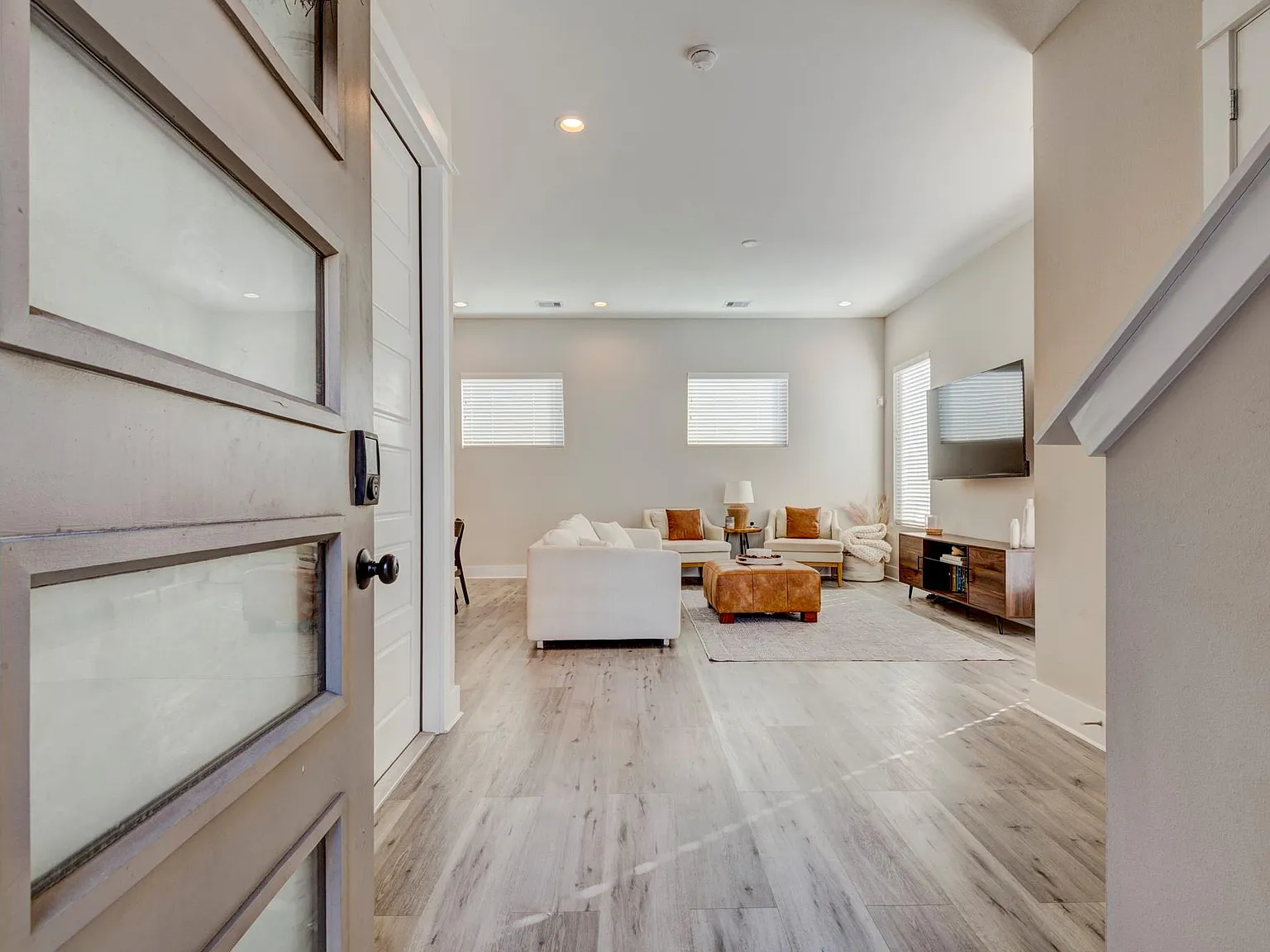 3 bed, 2.5 bath, 1578 sqft, $2,400 — Photo 3