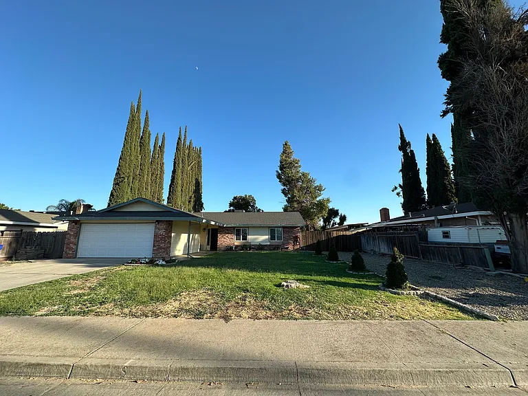 2108 Summerset Ave — Photo 1