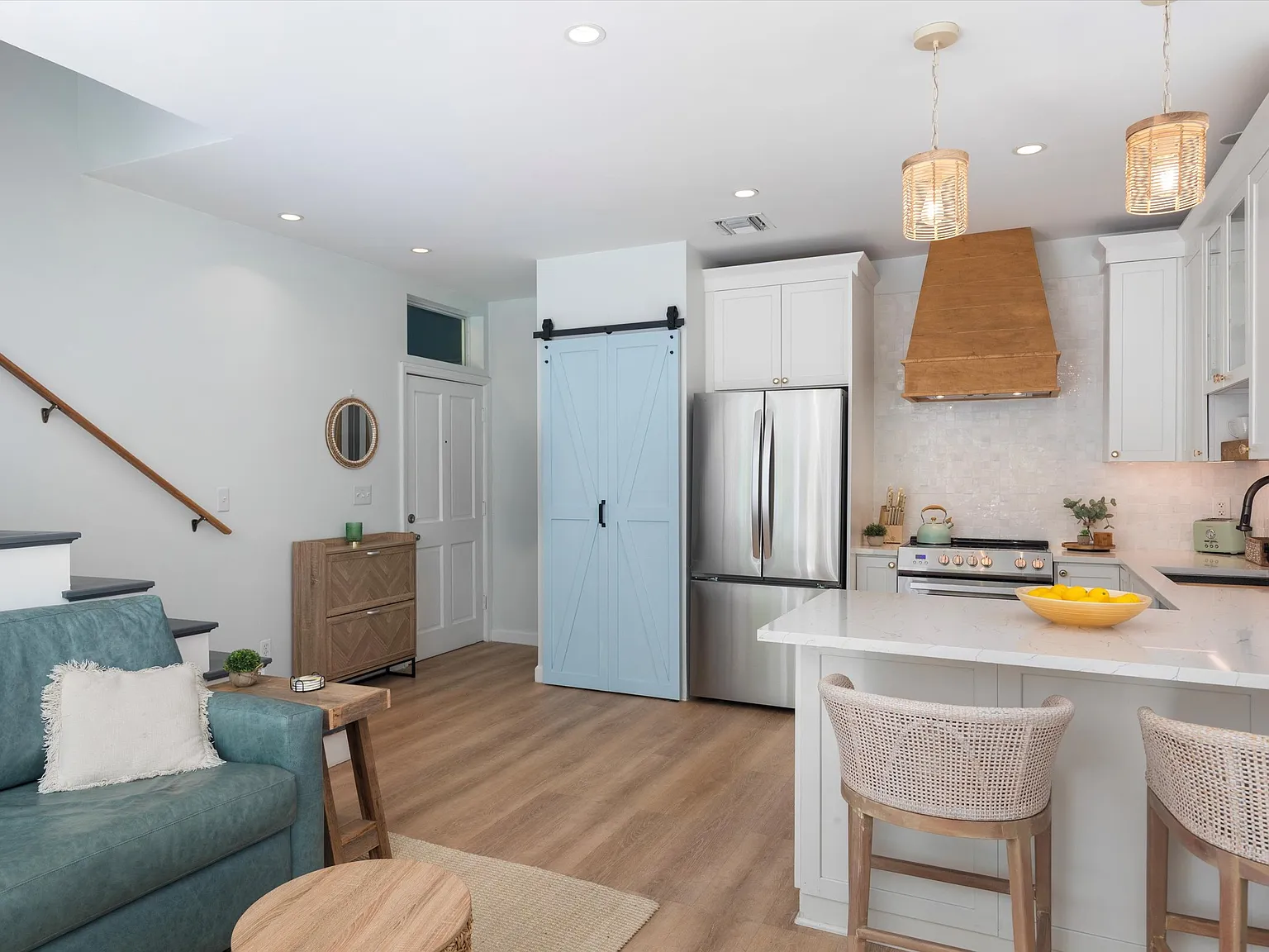 2 bed, 850 sqft, $4,900 — Photo 1