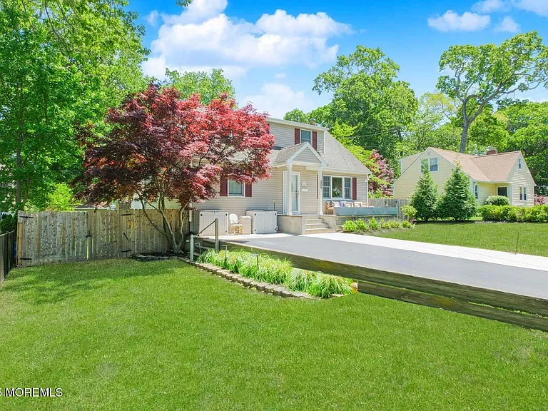 209 Woodcrest Rd — Photo 4