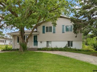 1120 N 70th St, Lincoln, NE 68505