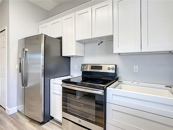 3rd image of 224 Daniels Pointe Dr