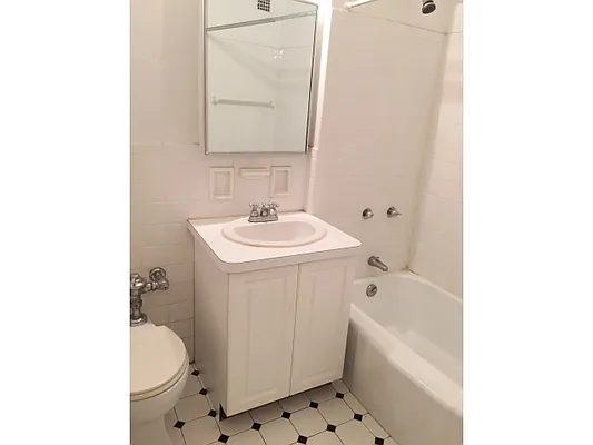 Rented by Aclawrence | media 8