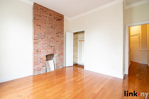 Rented by Link NY Realty | media 8