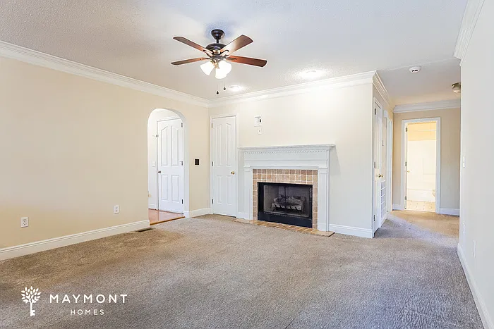 3 bed, 2.0 bath, 1349 sqft, $1,745 — Photo 3